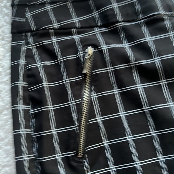 Maurices Capris, Size M- block print, black - Picture 2 of 5